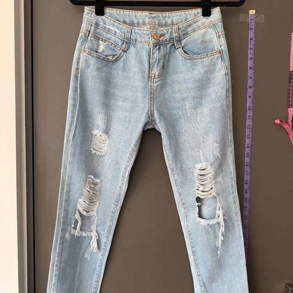 Lightwash Ripped Jean size 26 Low Rise Distressed Denim
